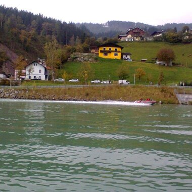 Öleinsatz auf der Salzach