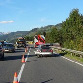 Aufräumarbeiten nach Verkehrsunfall