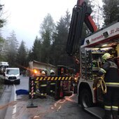 Aufräumarbeiten nach Verkehrsunfall
