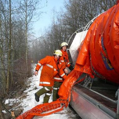 Öl-Einsatz auf der Salzach