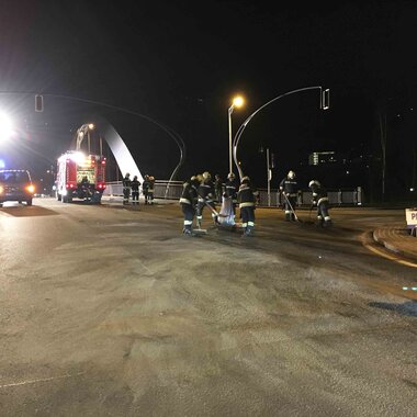 Aufräumarbeiten nach Verkehrsunfall