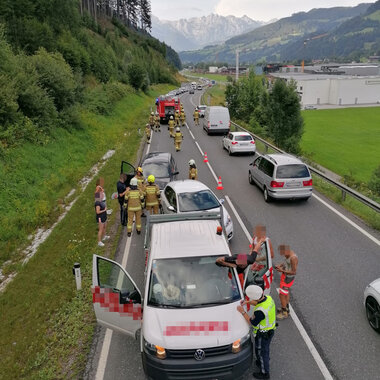 AUFRÄUMARBEITEN NACH VERKEHRSUNFALL
