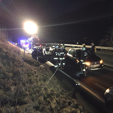 Aufräumarbeiten nach Verkehrsunfall
