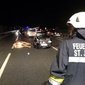 Aufräumarbeiten nach Verkehrsunfall