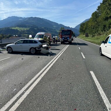 AUFRÄUMARBEITEN NACH VERKEHRSUNFALL