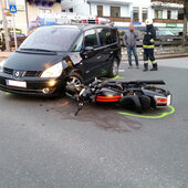 Aufräumarbeiten nach Verkehrsunfall