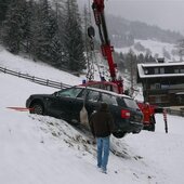 Fahrzeugbergung mit Kranfahrzeug in Großarl.