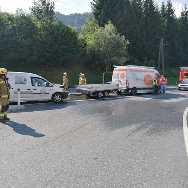 AUFRÄUMARBEITEN NACH VERKEHRSUNFALL
