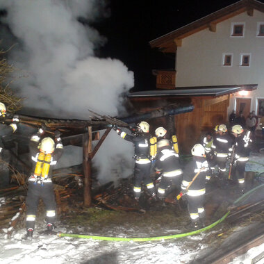 Brand einer Gerätehütte