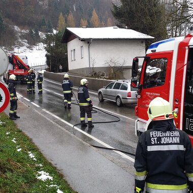 Aufräumen nach Verkehrsunfall L109