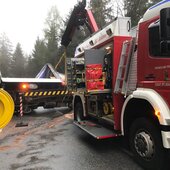 Aufräumarbeiten nach Verkehrsunfall