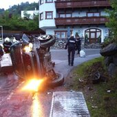 Aufräumarbeiten nach Verkehrsunfall