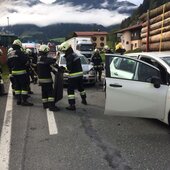 Aufräumen nach Verkehrsunfall B311
