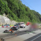 Aufräumarbeiten nach Verkehrsunfall