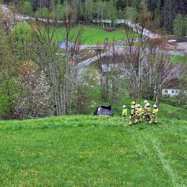 VERKEHRSUNFALL MIT EINGEKLEMMTER PERSON