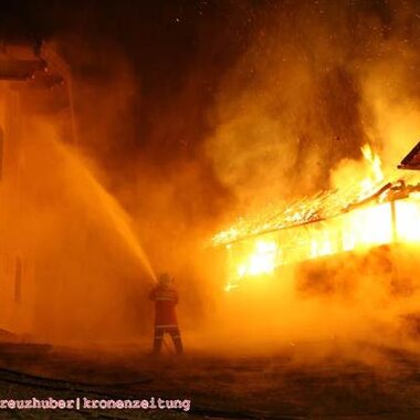 Vollbrand des Stallgebäudes und der Garage