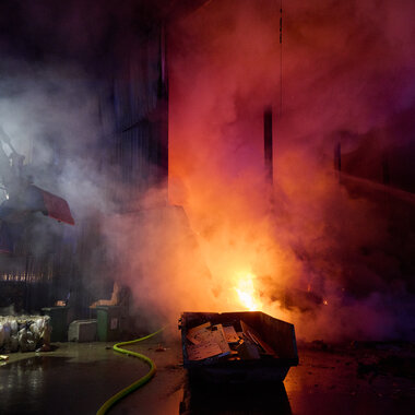 Großbrand bei Entsorgungsbetrieb