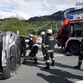 Verkehrsunfall mit eingeklemmter Person