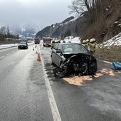 Verkehrsunfall mit eingeklemmter Person