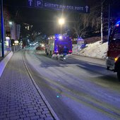 Beseitigung einer Ölspur nach Pollerunfall