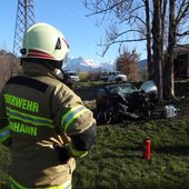 Verkehrsunfall mit eingeklemmter Person