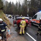 Aufräumarbeiten nach Verkehrsunfall