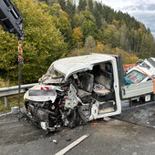 VERKEHRSUNFALL MIT EINGEKLEMMTER PERSON