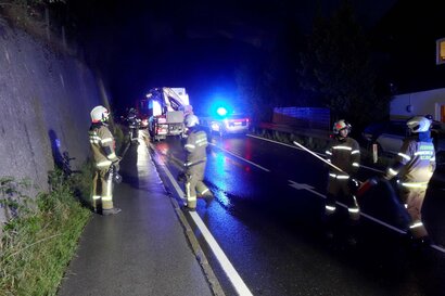 VERKEHRSUNFALL MIT EINGEKLEMMTER PERSON