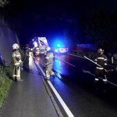 VERKEHRSUNFALL MIT EINGEKLEMMTER PERSON