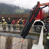 Aufräumarbeiten nach Verkehrsunfall