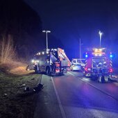 VERKEHRSUNFALL MIT EINGEKLEMMTER PERSON