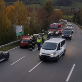 Aufräumarbeiten nach Verkehrsunfall