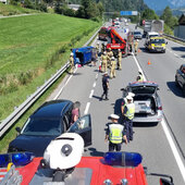 AUFRÄUMARBEITEN NACH VERKEHRSUNFALL