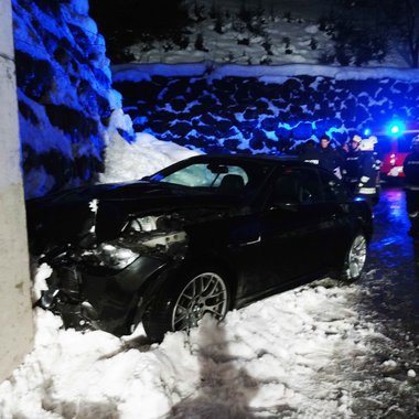 Aufräumarbeiten nach Verkehrsunfall