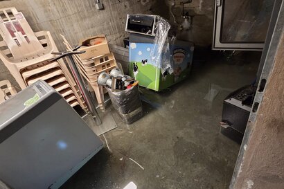 AUSPUMPARBEITEN NACH WASSERSCHADEN