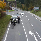 Aufräumarbeiten nach Verkehrsunfall