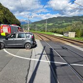 VERKEHRSUNFALL MIT EINGEKLEMMTER PERSON