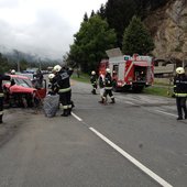 Verkehrsunfall mit eingeklemmter Person