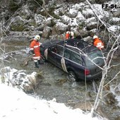 Fahrzeugbergung aus Bachbett in Großarl