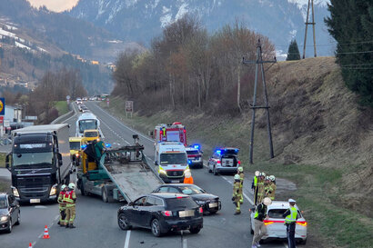 AUFRÄUMARBEITEN NACH VERKEHRSUNFALL