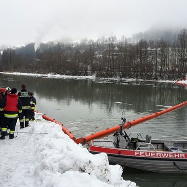 Öleinsatz auf der Salzach