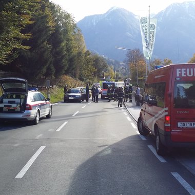 Aufräumarbeiten nach Verkehrsunfall