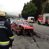 Verkehrsunfall mit eingeklemmter Person