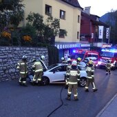 Verkehrsunfall mit eingeklemmter Person