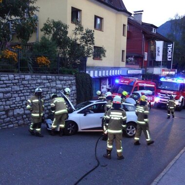 Verkehrsunfall mit eingeklemmter Person