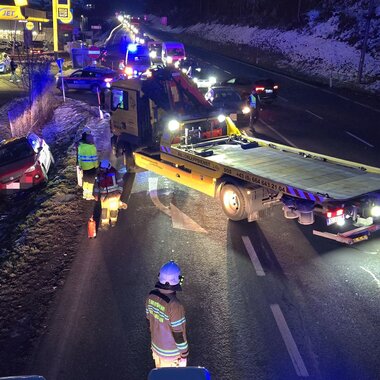AUFRÄUMARBEITEN NACH VERKEHRSUNFALL