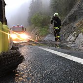 Aufräumarbeiten nach Verkehrsunfall