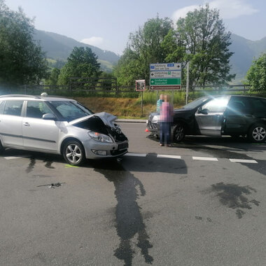 Aufräumen nach Verkehrsunfall L109