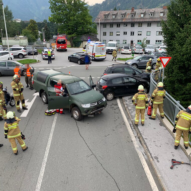 AUFRÄUMARBEITEN NACH VERKEHRSUNFALL