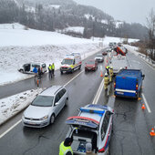 Aufräumen nach Verkehrsunfall B311